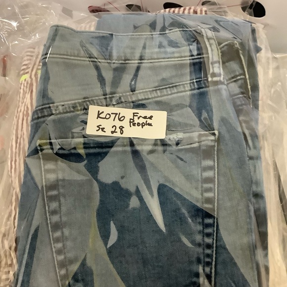 Free People Jeans Sz 28 Skinny Cropped Distressed Medium Wash - Picture 6 of 6